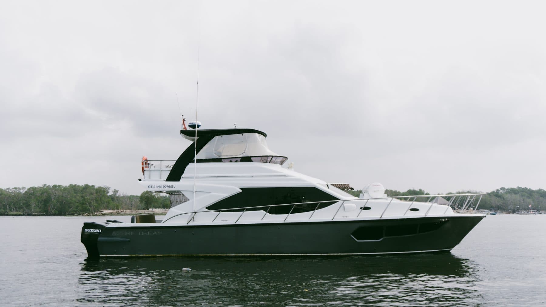 Azure Dream yacht profile at sea in Bali