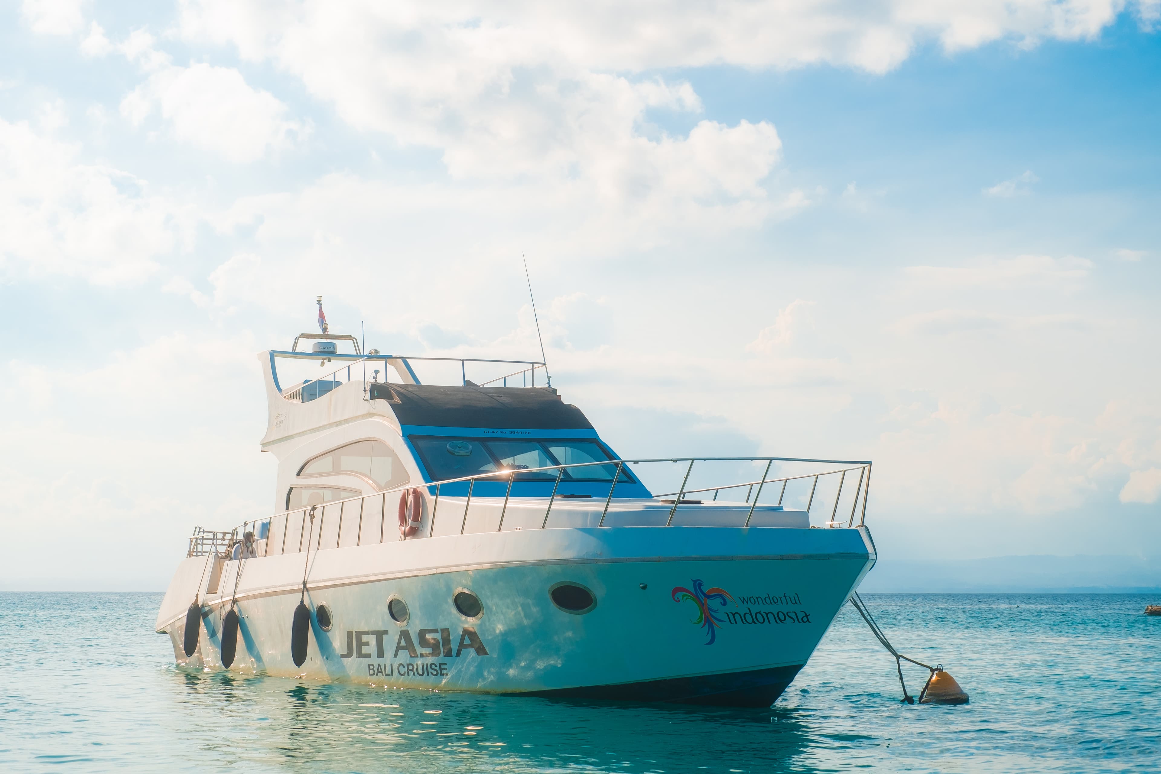 Renting a Yacht in Bali (2026): Prices, Routes & How to Choose